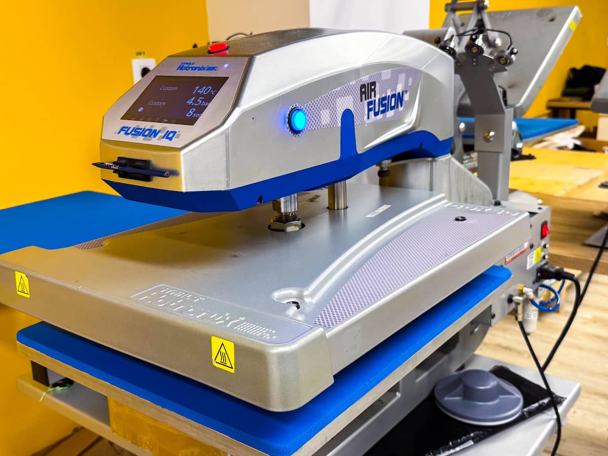 Ce este transferul termic pentru textile: ghid despre hârtie, folie și imprimantele cu transfer termic