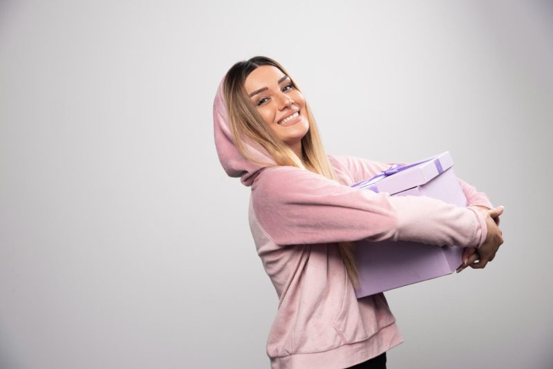 Idei de cadouri pentru femei care fac fitness: selecții moderne pentru energie, stil și performanță
