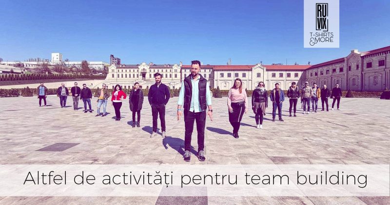 TRICOURI CU MESAJE -> Uniforma ideală în team building