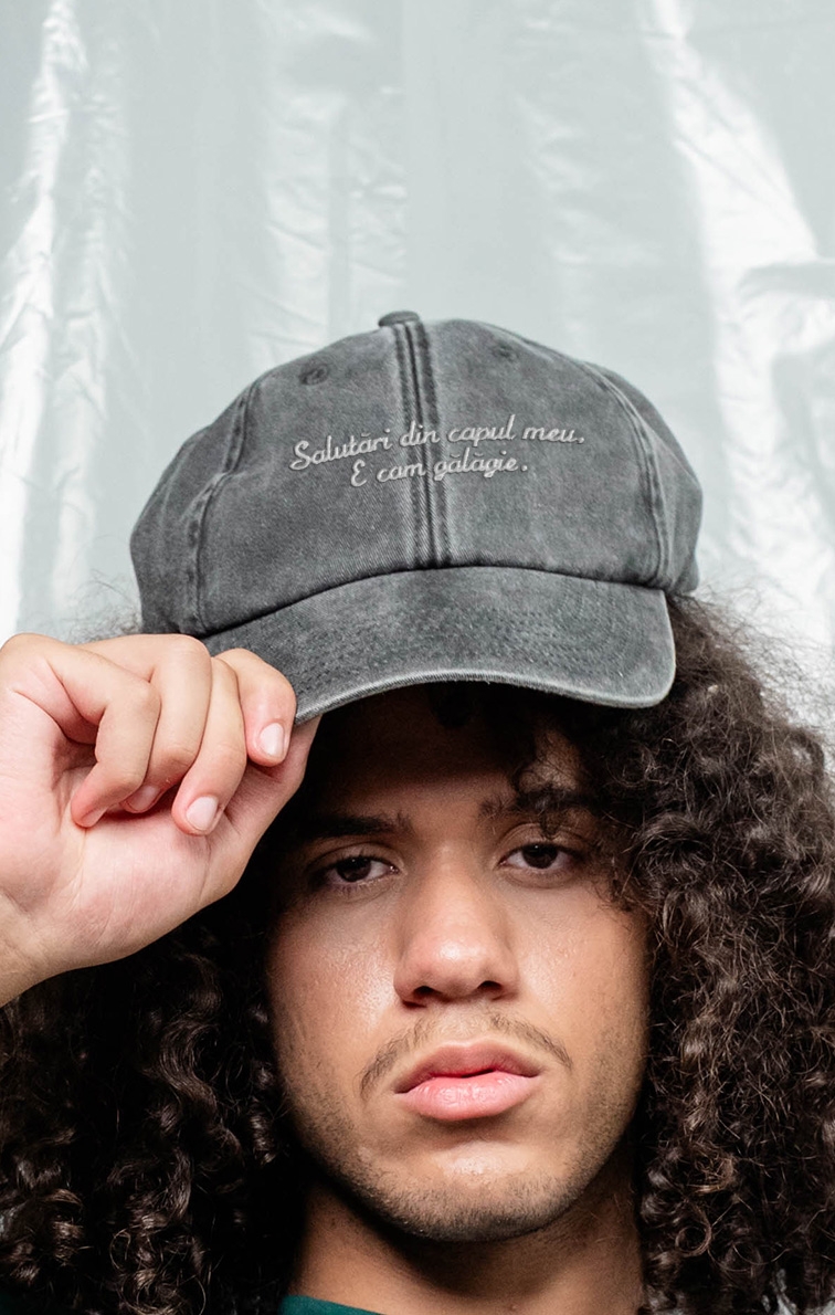 Șepci Vintage Brodate, ⁠Șapcă brodată Salutări din capul meu – model vintage unisex, ruvix.ro