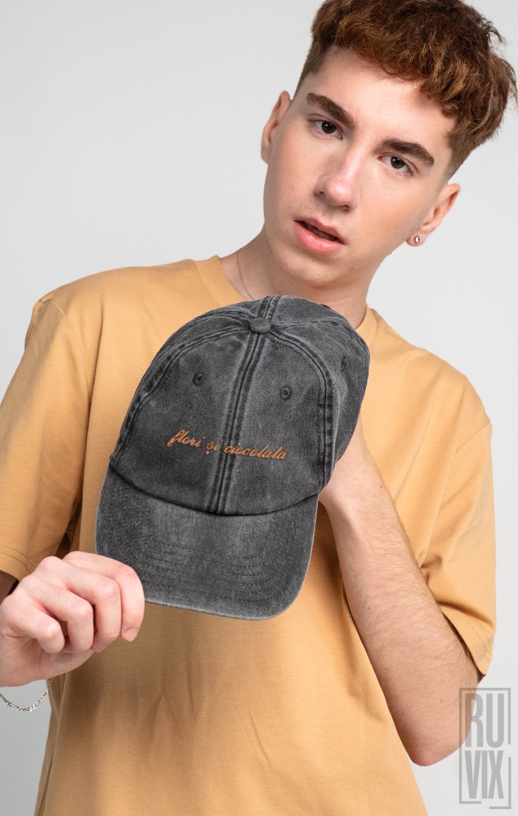 Șepci Vintage Brodate, Șapcă brodată Flori și ciocolată – șapcă brodată vintage unisex, ruvix.ro