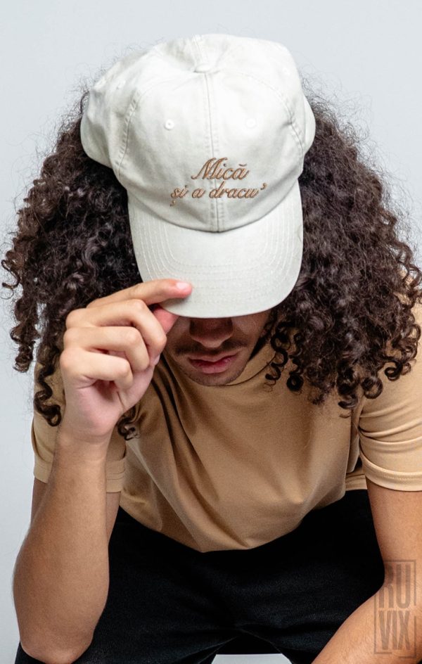 Ocazii, Șapcă brodată Mică și a Dracu' – model urban vintage unisex, ruvix.ro