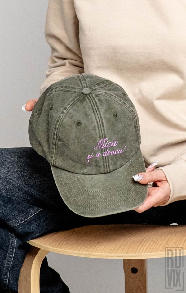 Ocazii, Șapcă brodată Mică și a Dracu' – model urban vintage unisex, ruvix.ro