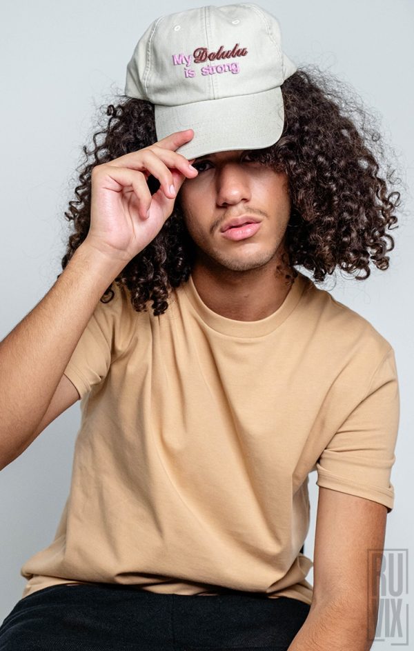 Șepci, Șapcă brodată My Delulu Is Strong – model urban vintage unisex, ruvix.ro