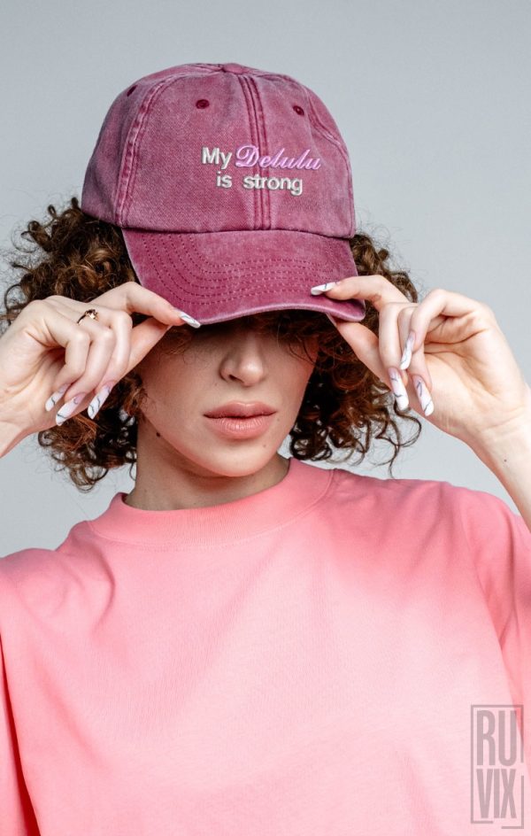 Șepci, Șapcă brodată My Delulu Is Strong – model urban vintage unisex, ruvix.ro