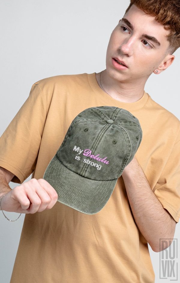 Șepci, Șapcă brodată My Delulu Is Strong – model urban vintage unisex, ruvix.ro