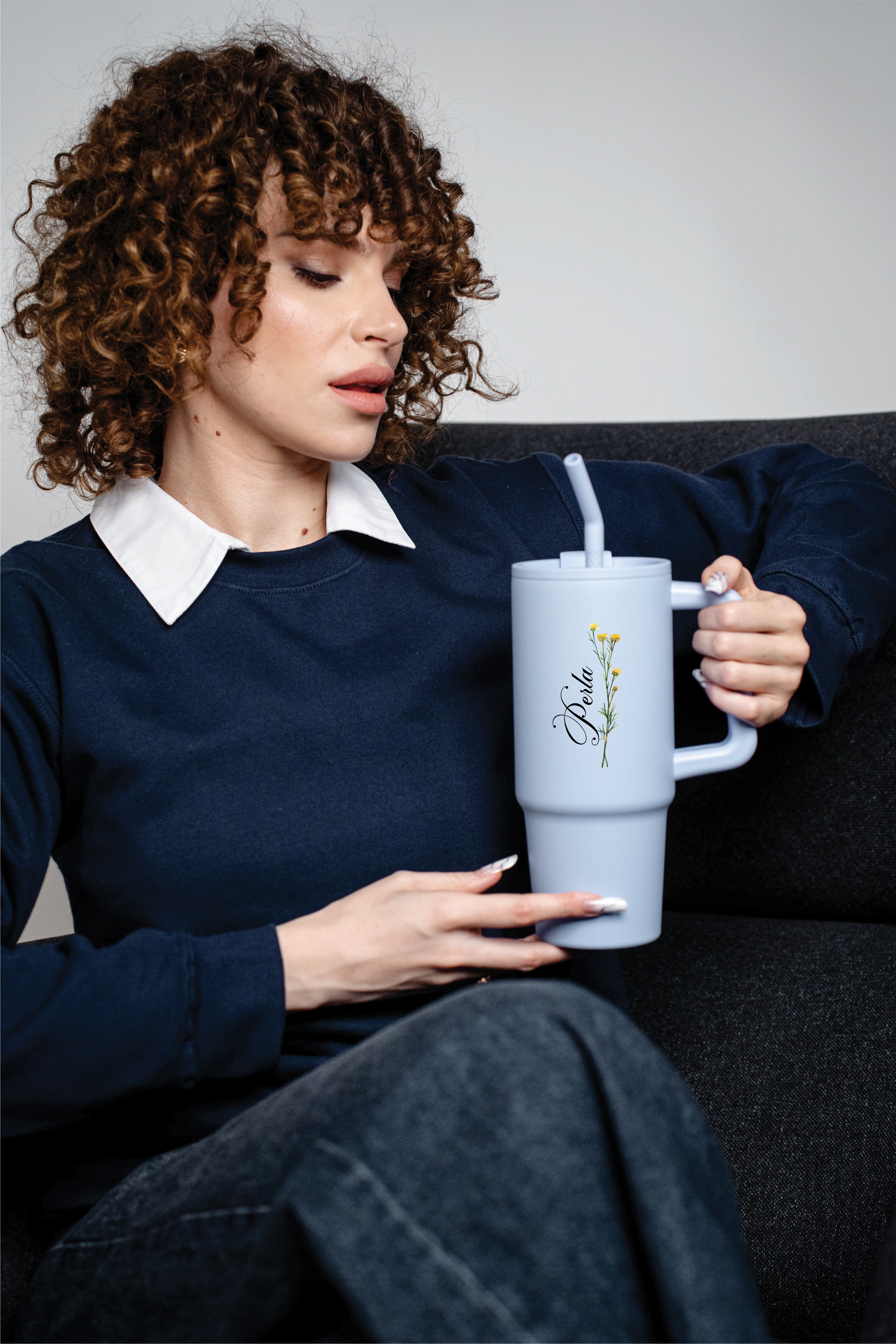 Cana termo premium 900ml , Floare de rapiță cu numele tău - Cana termo premium, din inox reciclat 900ml – tumbler eco, ruvix.ro