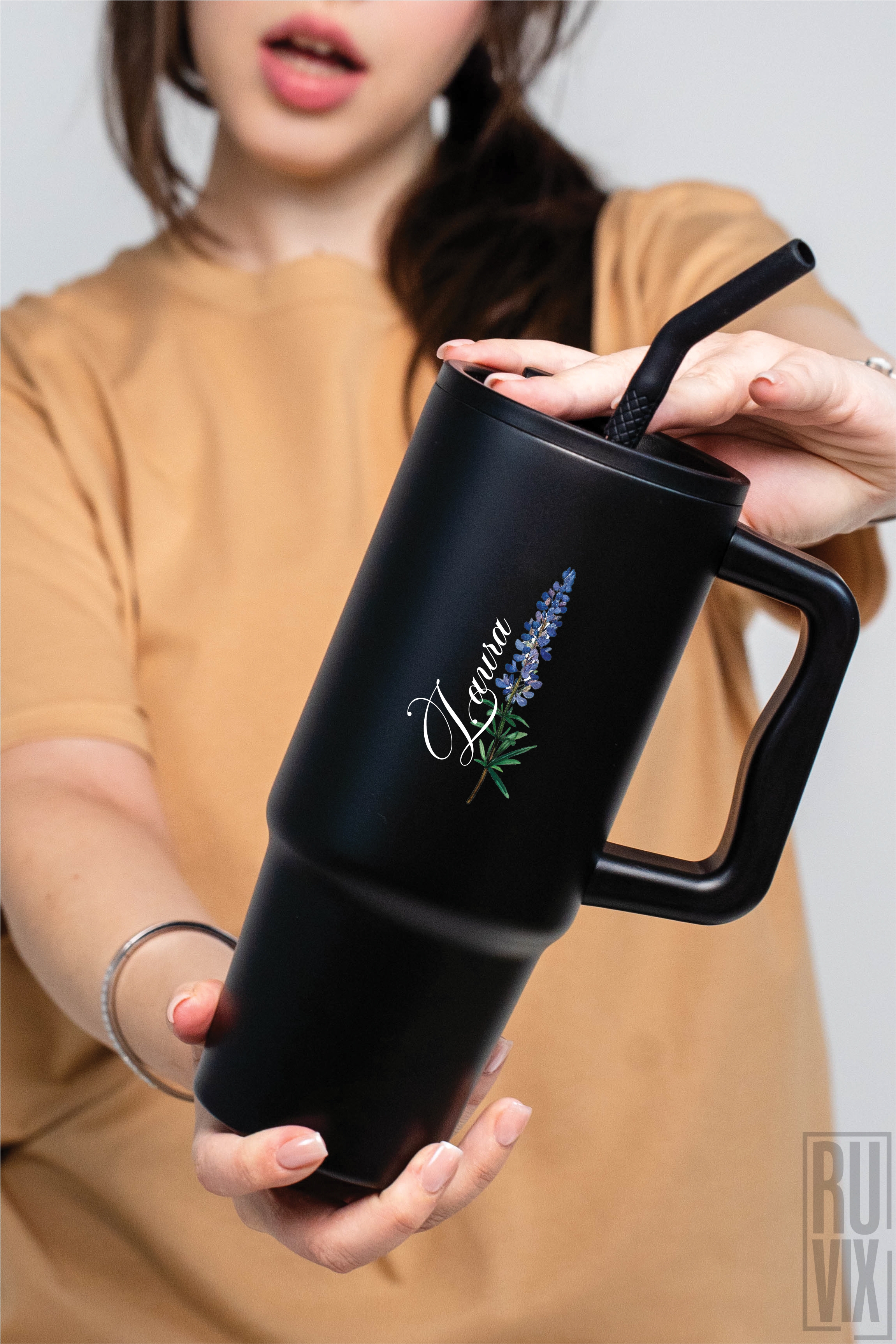 Cana termo premium 900ml , Lavandă cu numele tău - Cana termo premium, din inox reciclat 900ml – tumbler eco, ruvix.ro