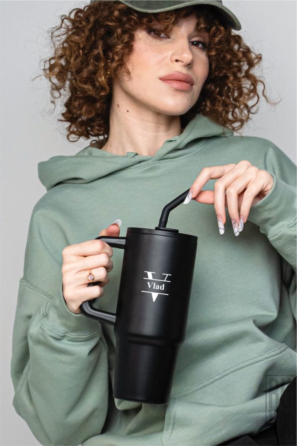Căni și Termosuri, Nume cu inițiala - Cana termo premium, din inox reciclat 900ml – tumbler eco, ruvix.ro