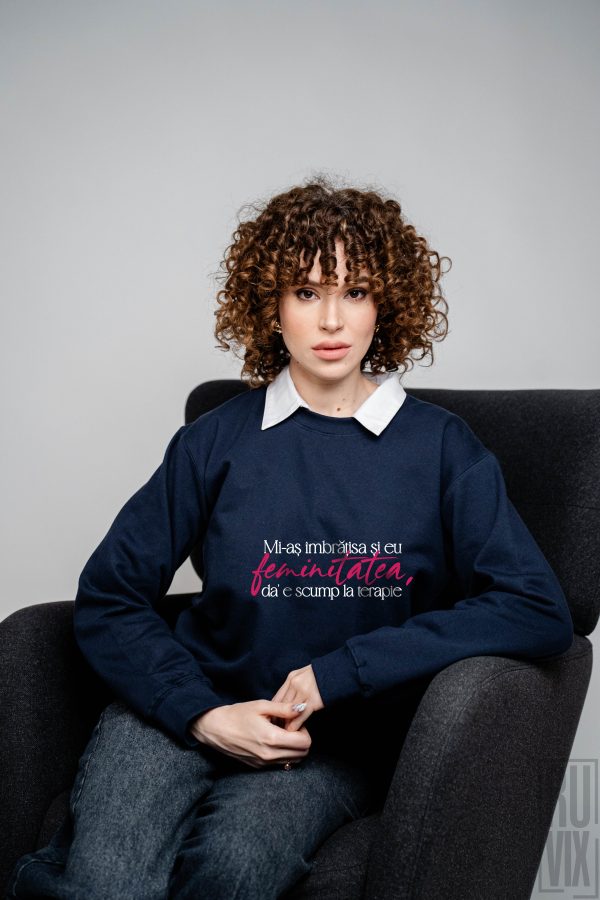 Bluză cu mesaj amuzant – „Îmbrățișarea feminității”, 4, ruvix.ro
