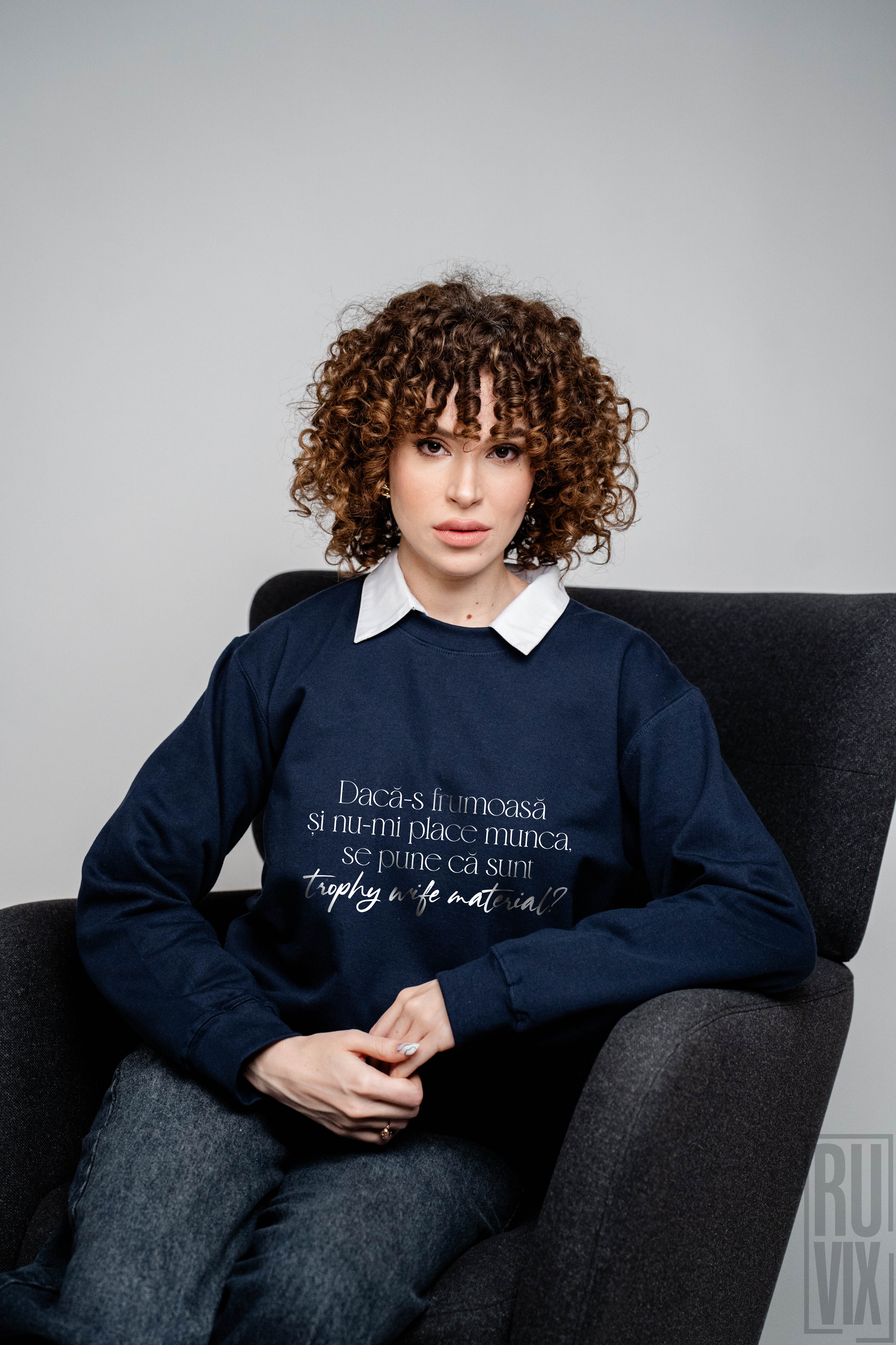 Bluze cu Mesaje, Bluză cu mesaj amuzant – „Trophy wife”, ruvix.ro