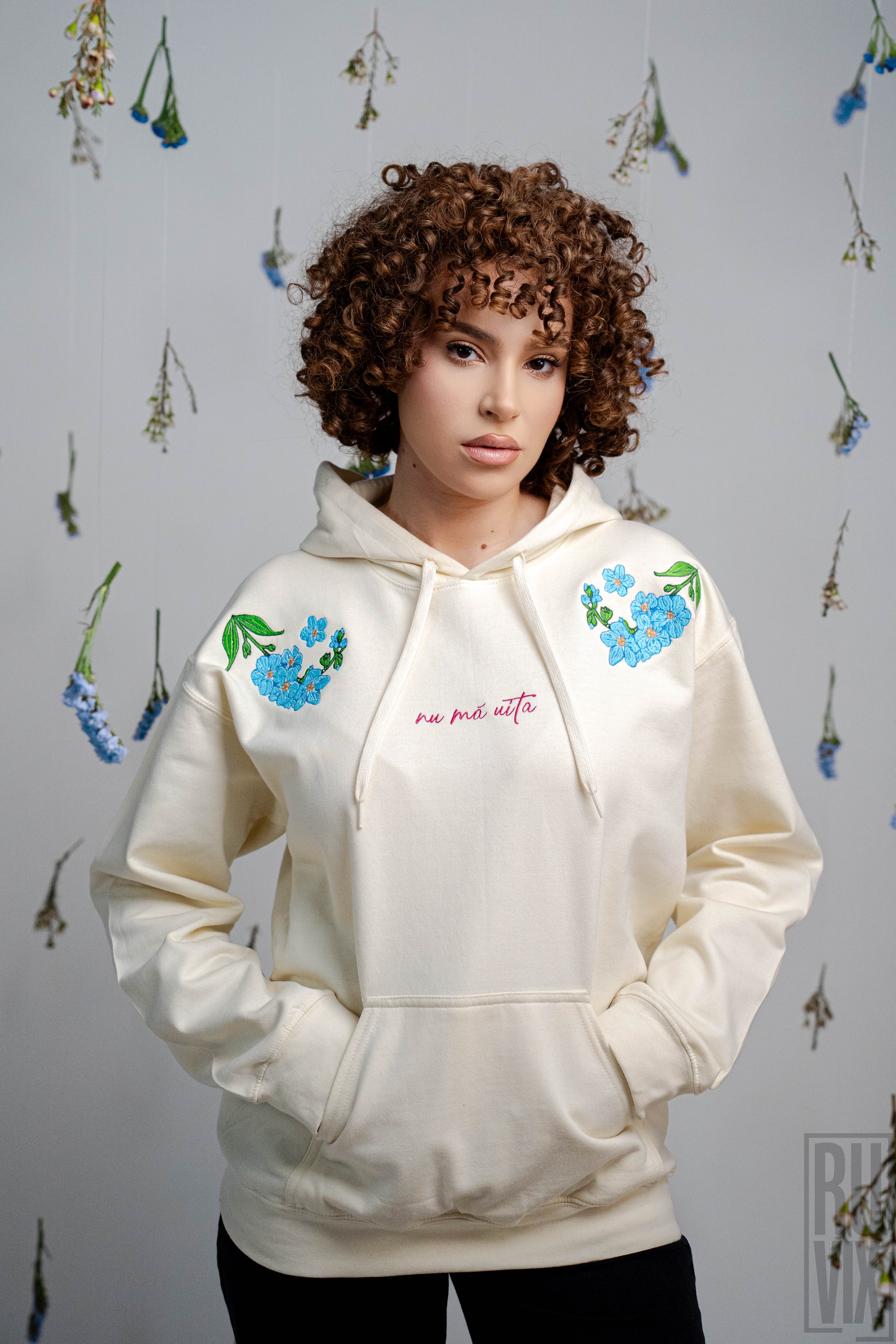 Mărțișor și Ziua Femeii, Hanorac Off White Nu mă uita, ruvix.ro