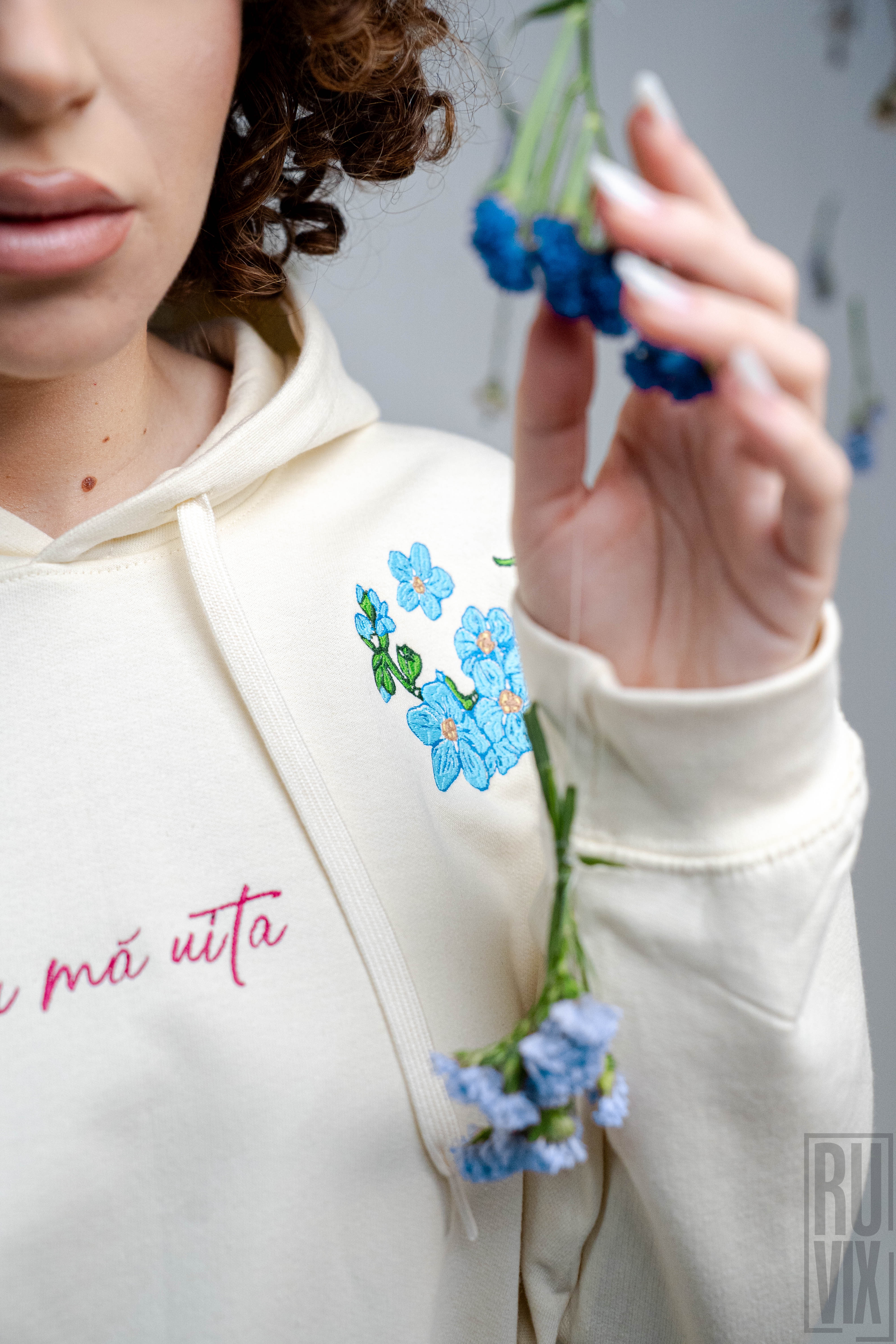 Mărțișor și Ziua Femeii, Hanorac Off White Nu mă uita, ruvix.ro