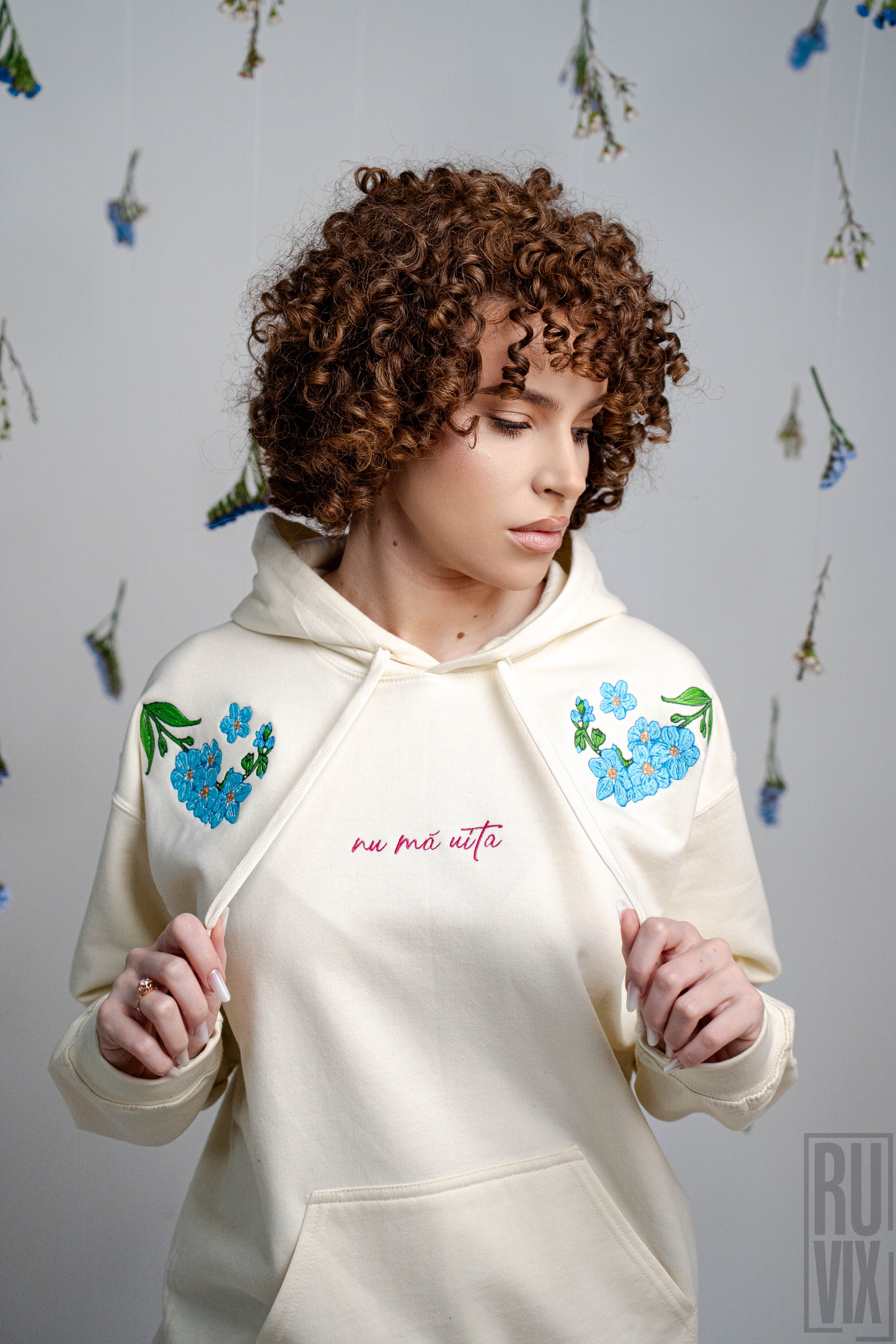 Mărțișor și Ziua Femeii, Hanorac Off White Nu mă uita, ruvix.ro